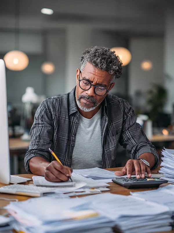 a man struggling to post many wordpress blogs because he isn;t using blogwired